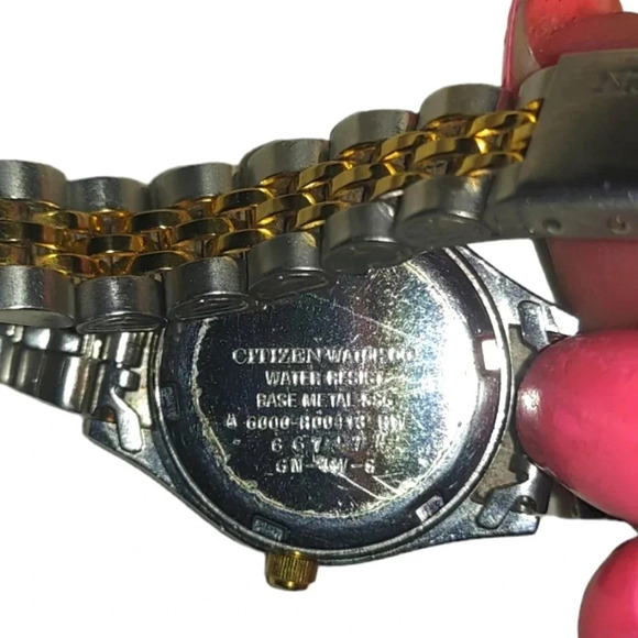 Vintage Ladies Citizen Silver and Gold Tone Watch - Picture 4 of 4